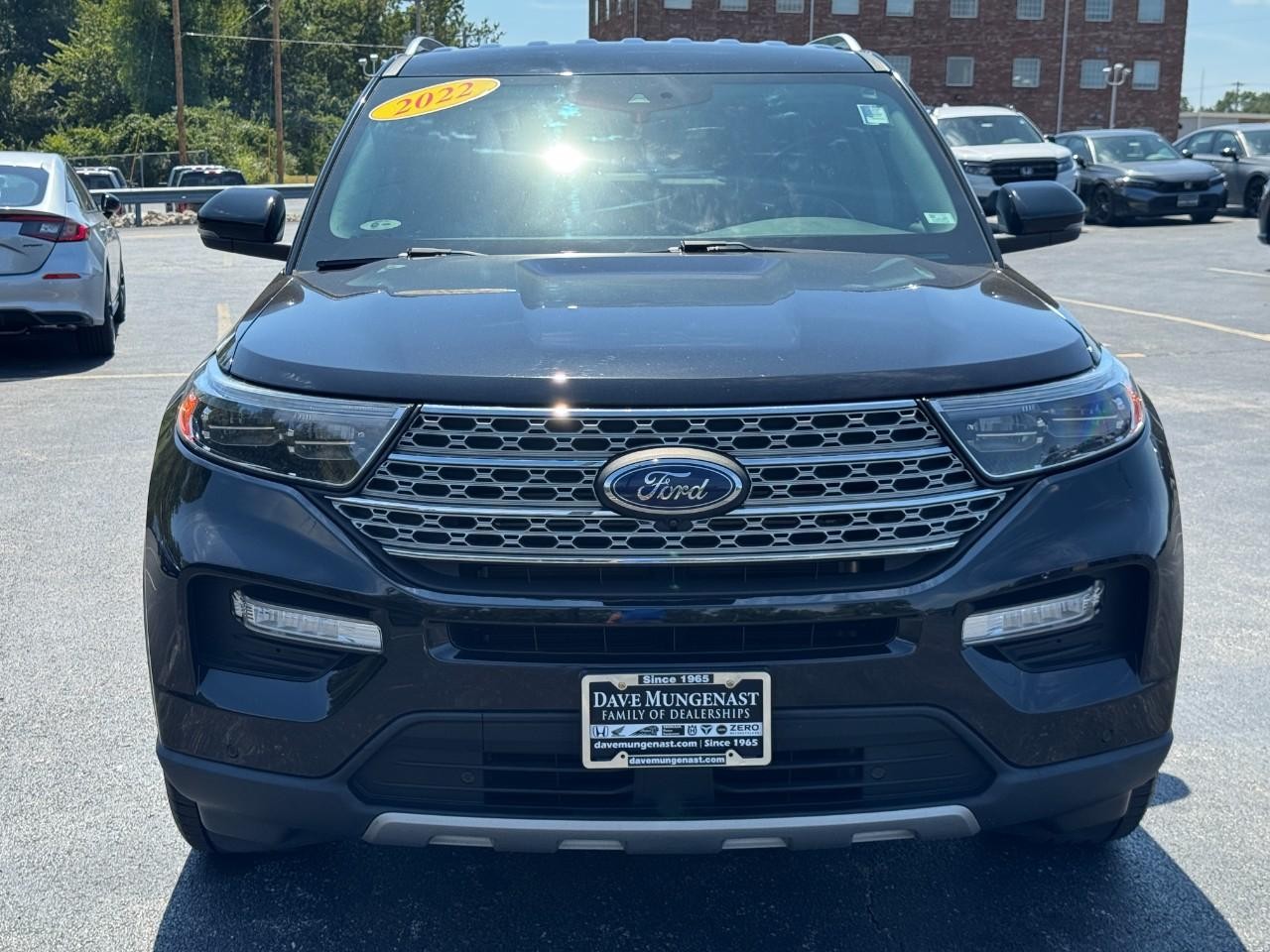 Ford Explorer Vehicle Full-screen Gallery Image 09