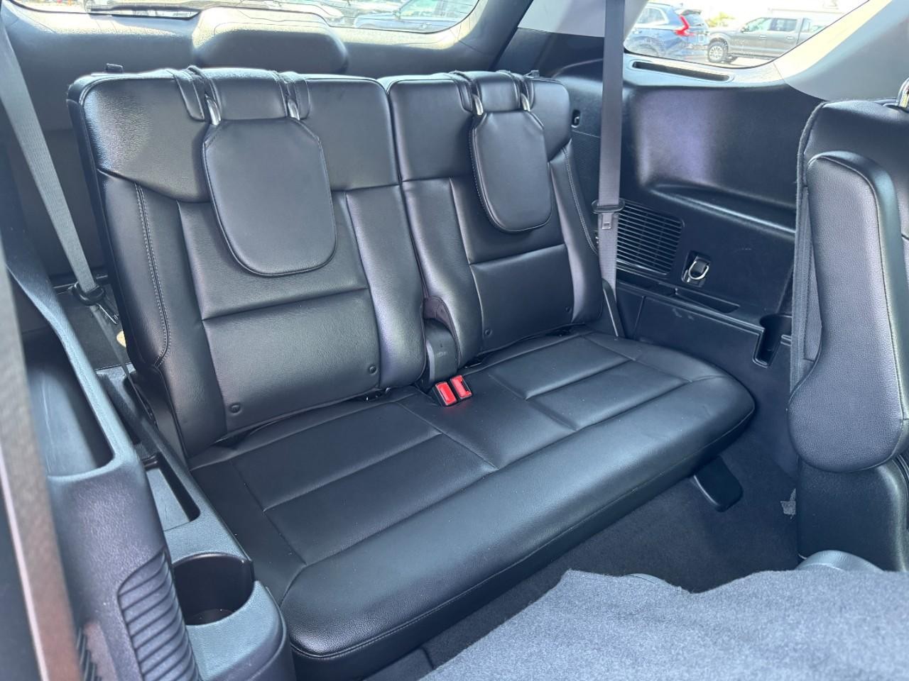 Ford Explorer Vehicle Full-screen Gallery Image 10