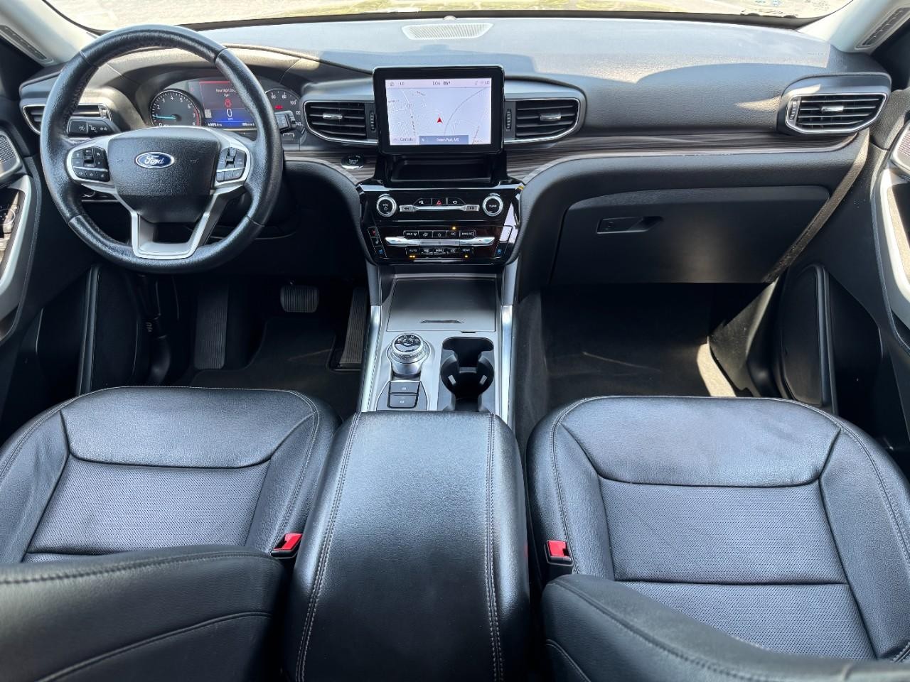 Ford Explorer Vehicle Full-screen Gallery Image 12