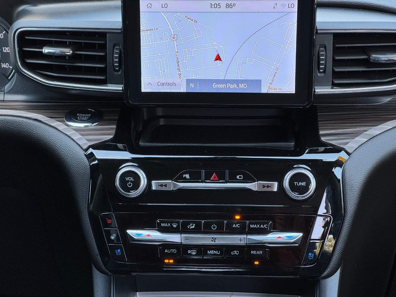 Ford Explorer Vehicle Full-screen Gallery Image 14