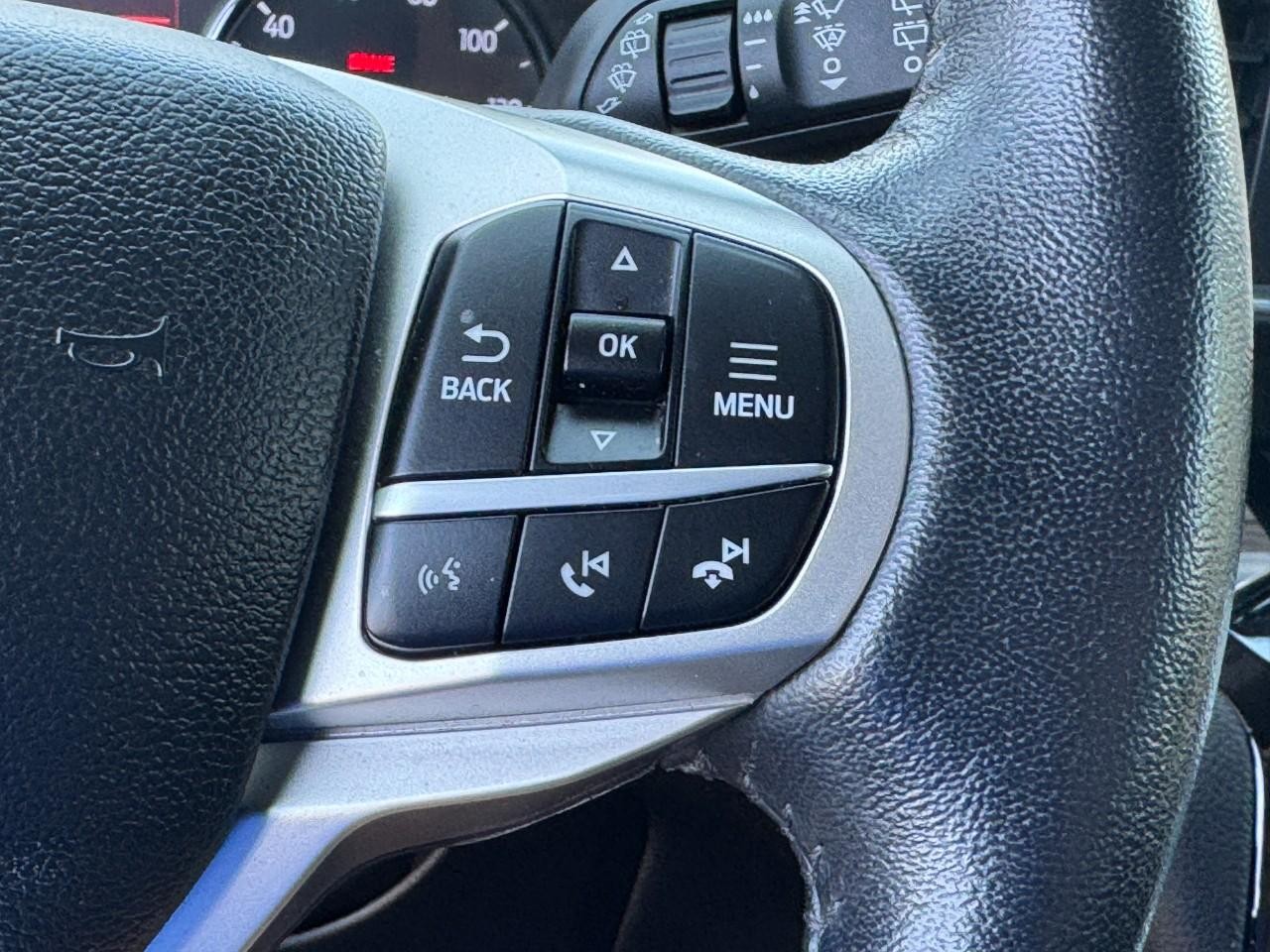 Ford Explorer Vehicle Full-screen Gallery Image 20