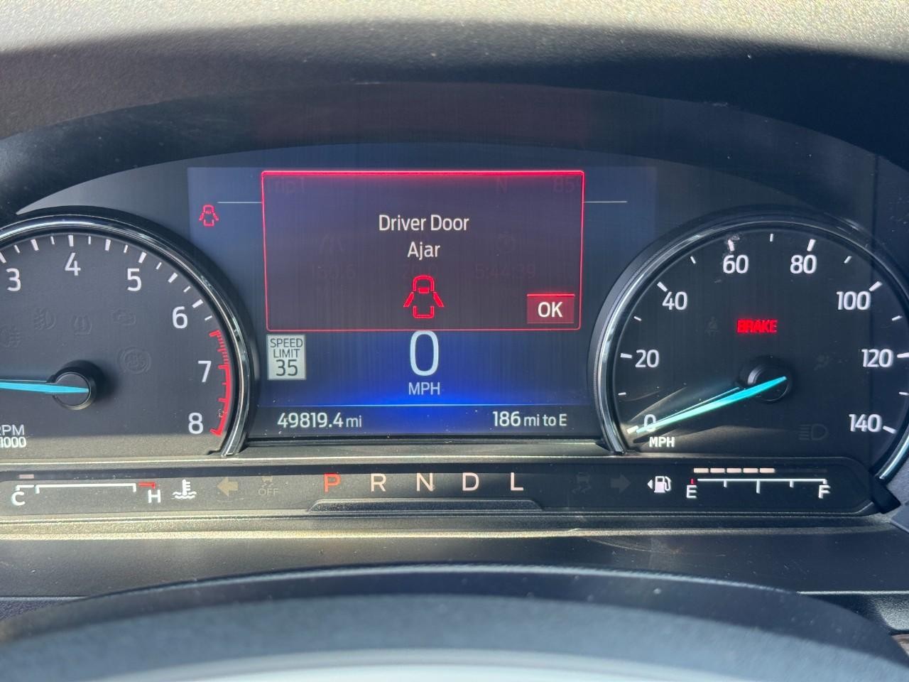 Ford Explorer Vehicle Full-screen Gallery Image 21