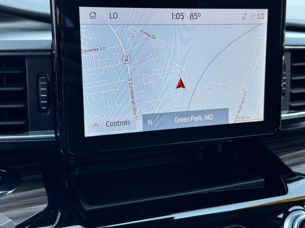 Ford Explorer Vehicle Full-screen Gallery Image 22