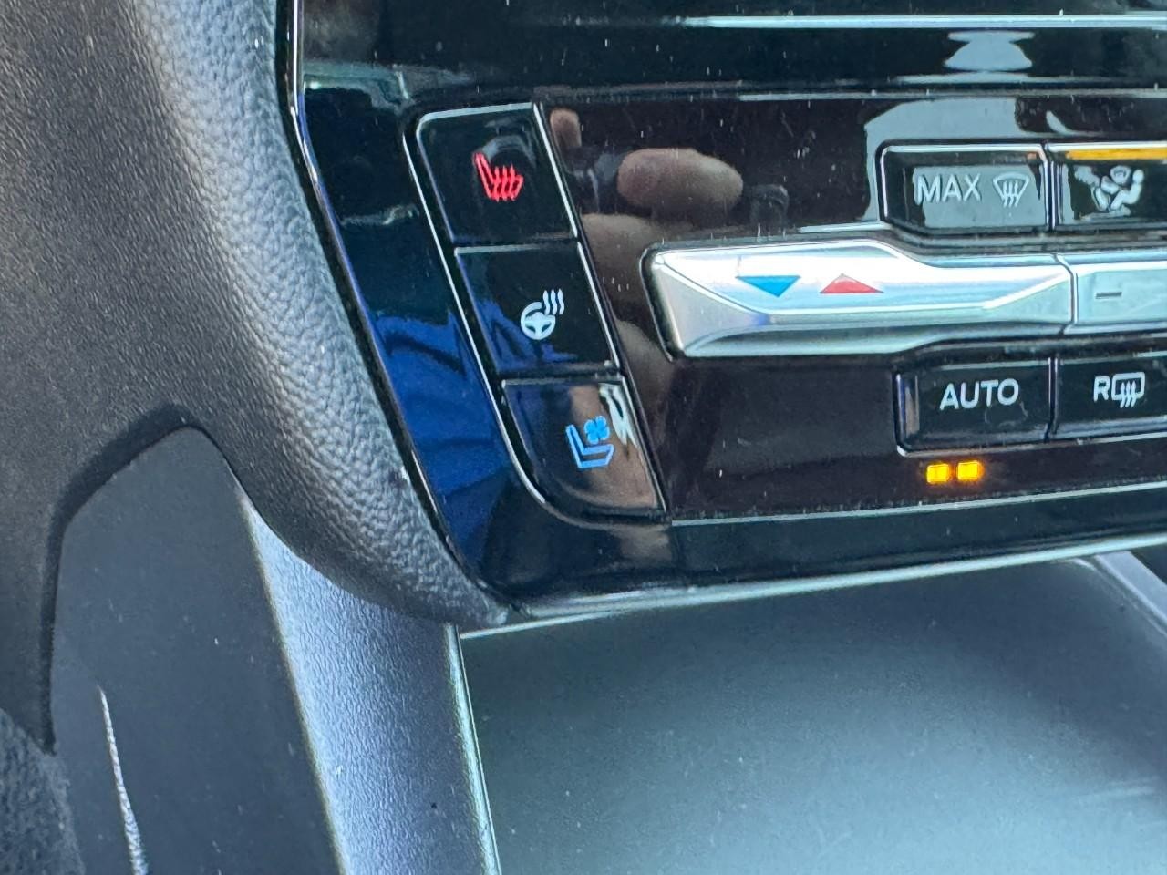 Ford Explorer Vehicle Full-screen Gallery Image 24