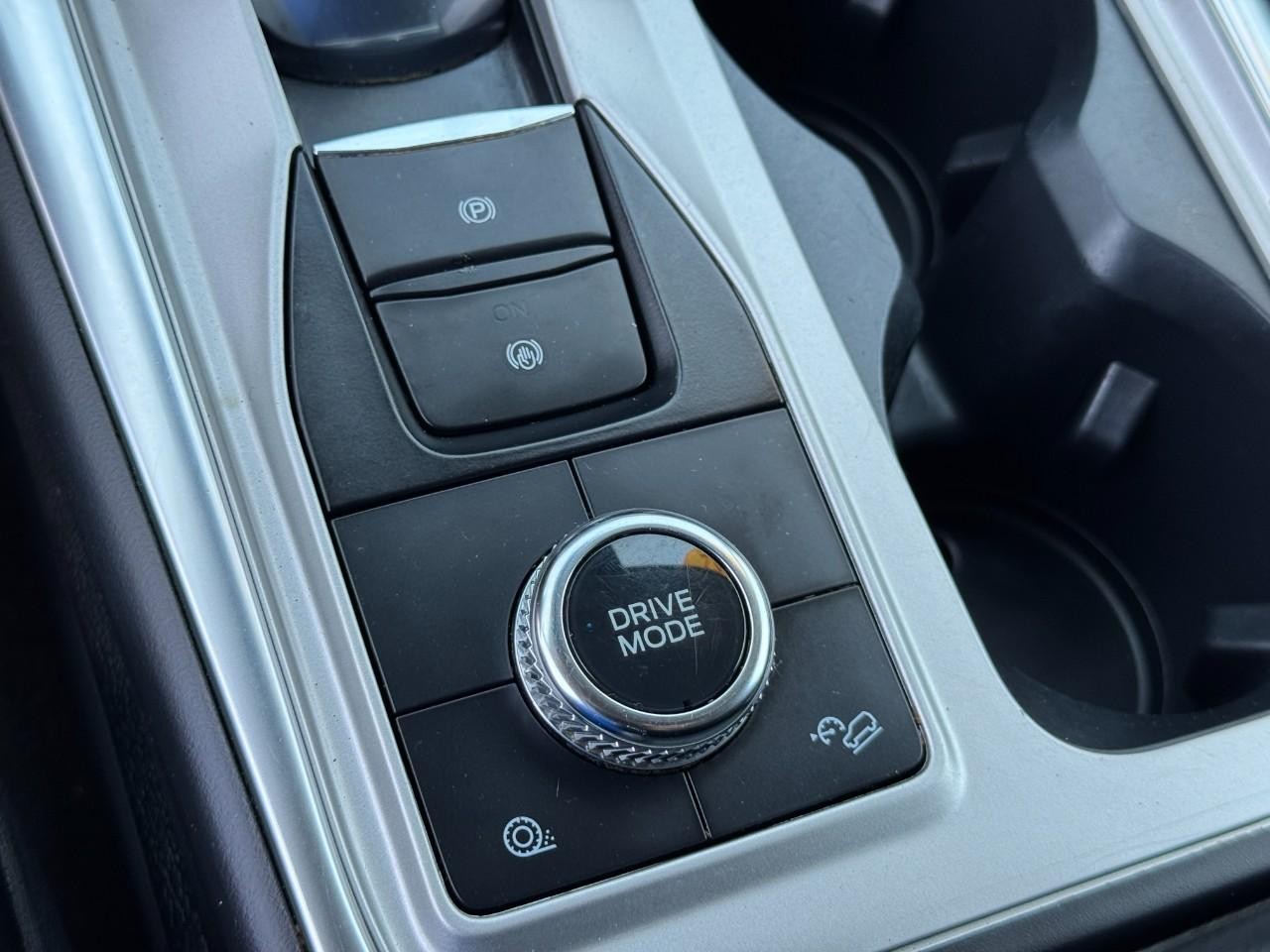 Ford Explorer Vehicle Full-screen Gallery Image 25