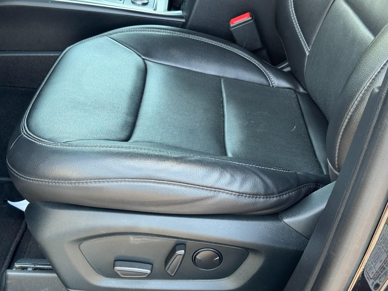 Ford Explorer Vehicle Full-screen Gallery Image 27