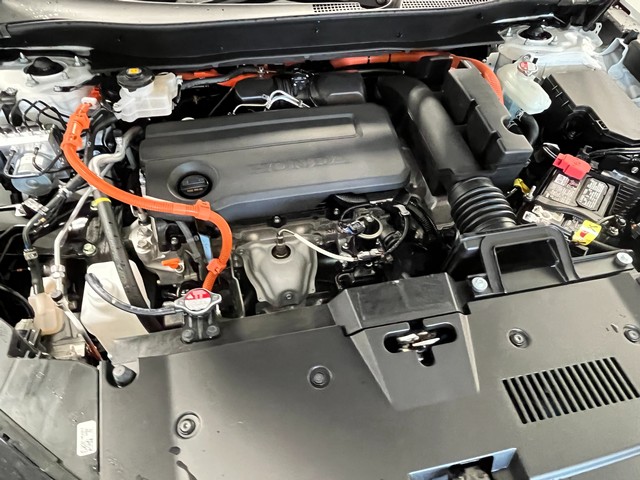 Honda CR-V Hybrid Vehicle Full-screen Gallery Image 12