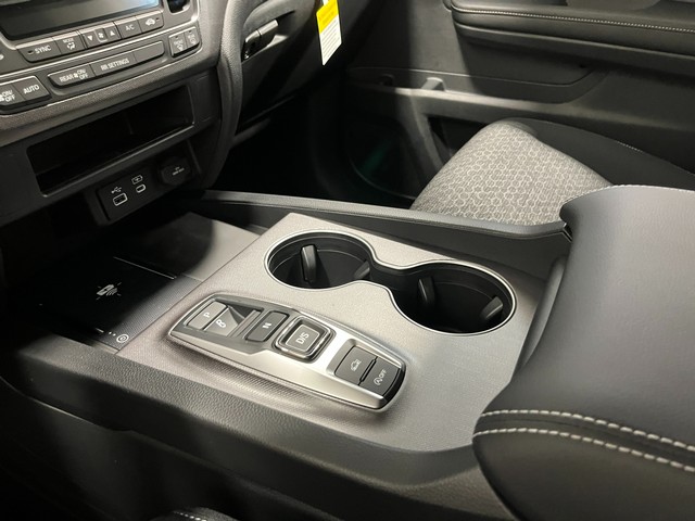 Honda Ridgeline Vehicle Full-screen Gallery Image 17