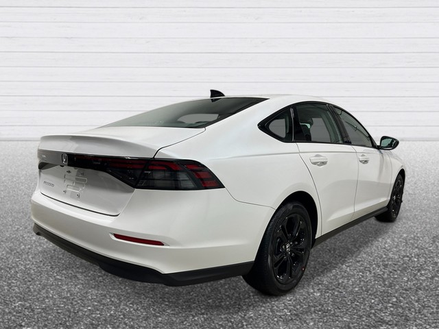 Honda Accord Sedan Vehicle Full-screen Gallery Image 05