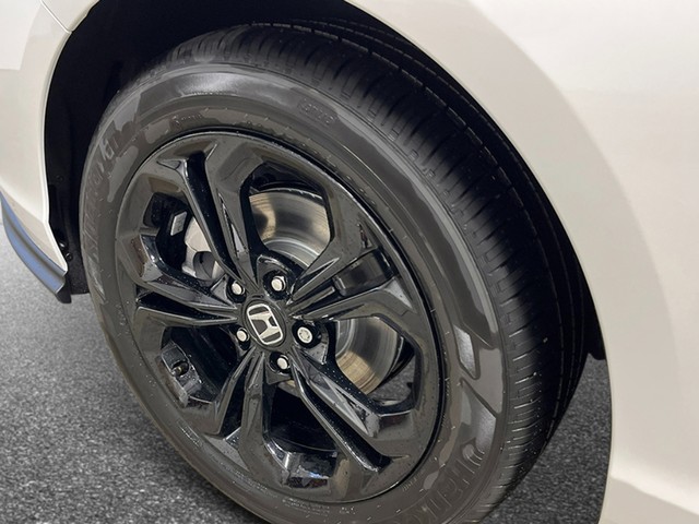 Honda Accord Sedan Vehicle Full-screen Gallery Image 10