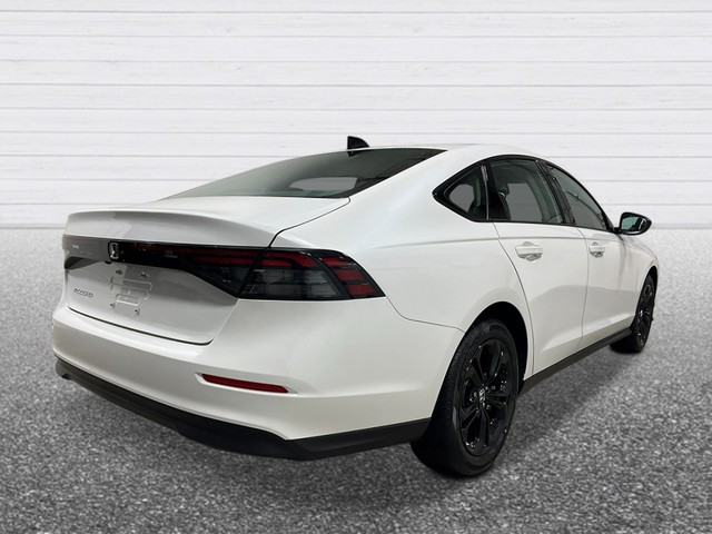 Honda Accord Sedan Vehicle Full-screen Gallery Image 05