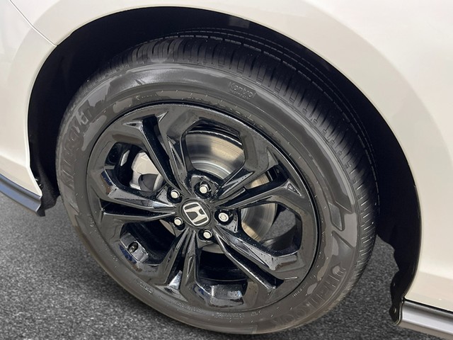 Honda Accord Sedan Vehicle Full-screen Gallery Image 10