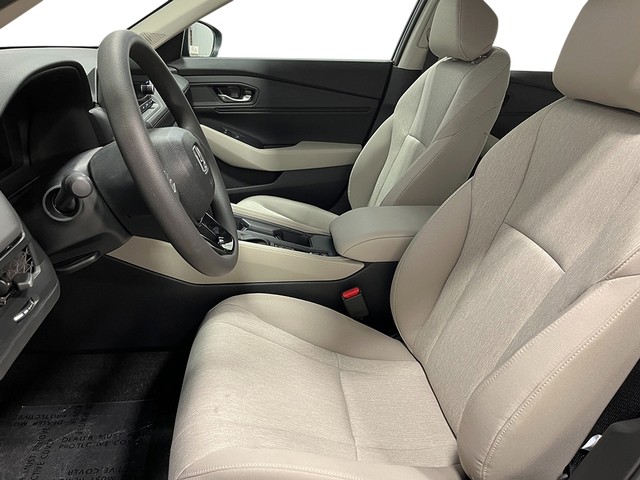 Honda Accord Sedan Vehicle Full-screen Gallery Image 12