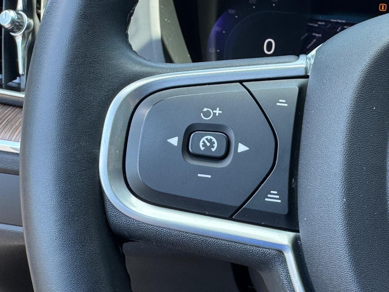 Volvo XC60 Vehicle Full-screen Gallery Image 16