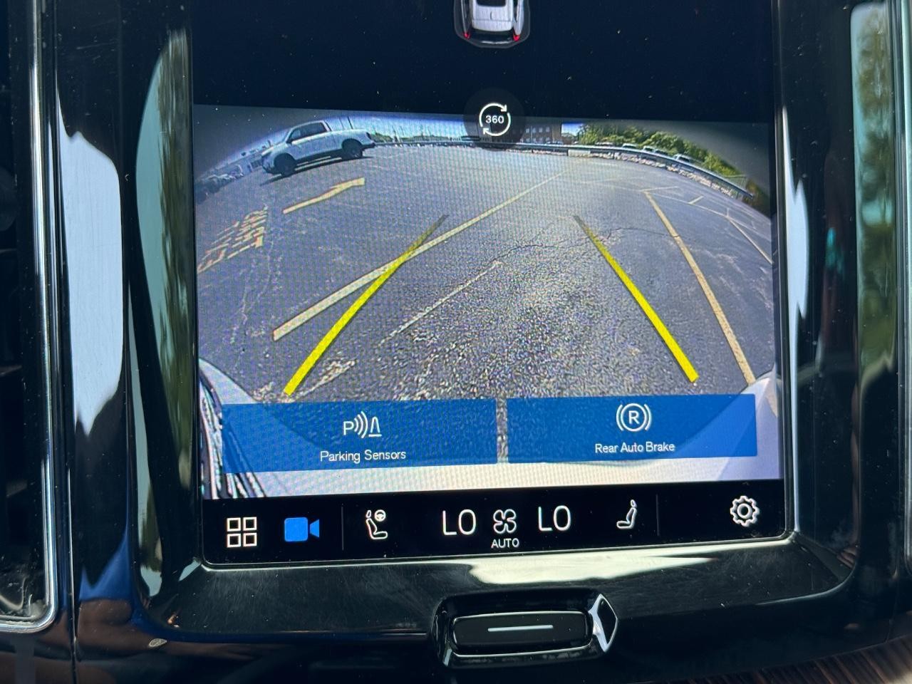 Volvo XC60 Vehicle Full-screen Gallery Image 19