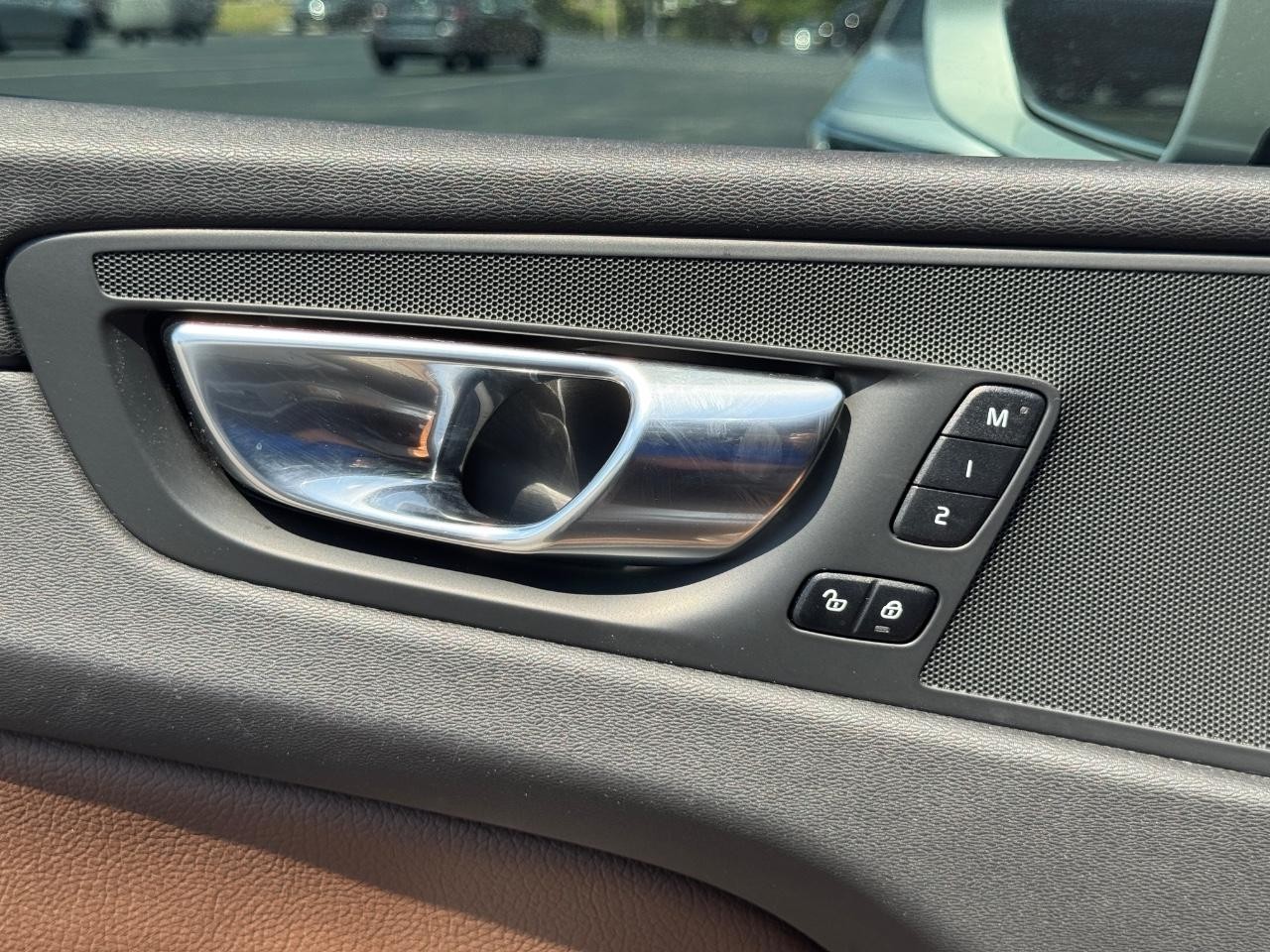 Volvo XC60 Vehicle Full-screen Gallery Image 20