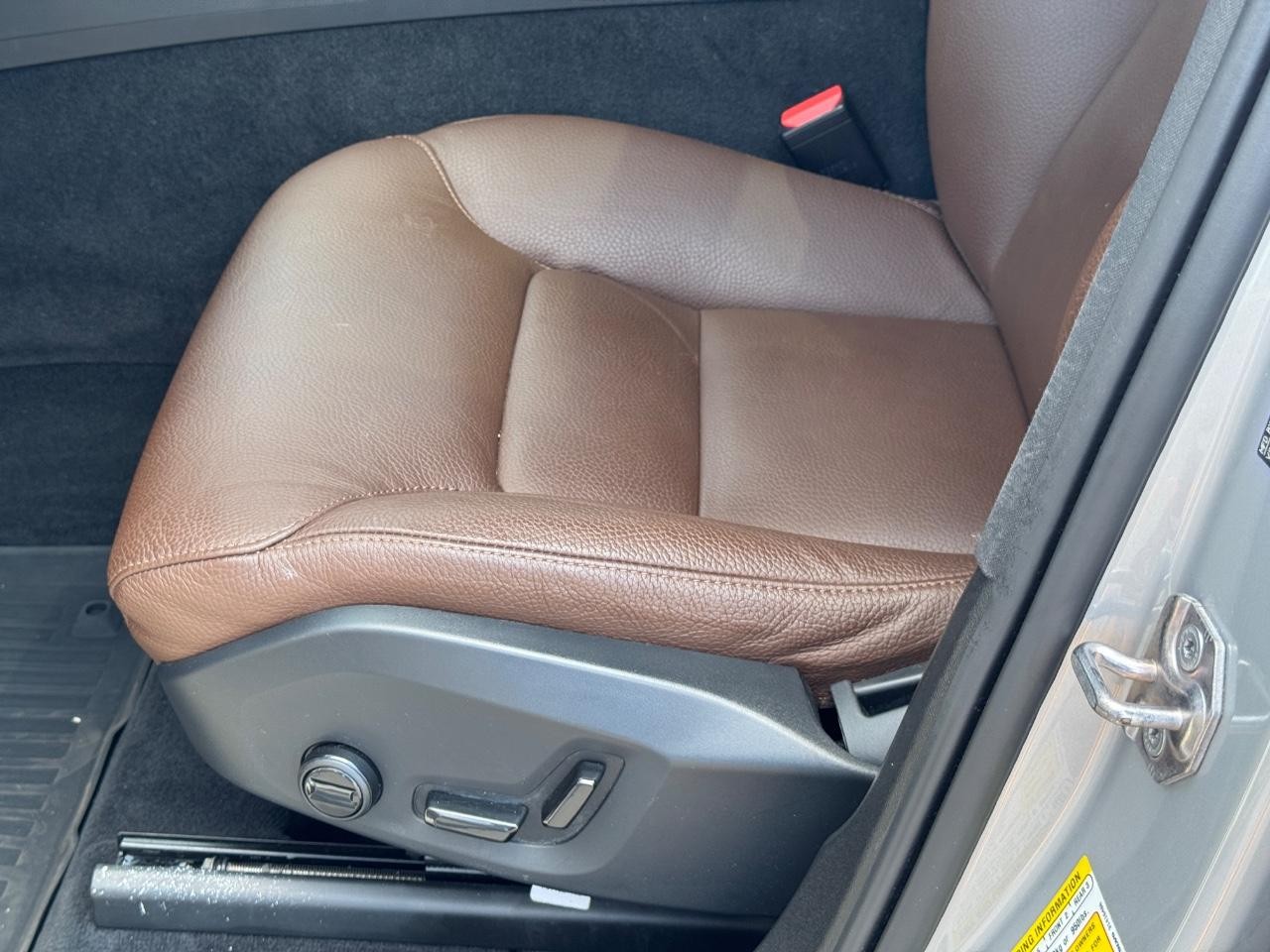 Volvo XC60 Vehicle Full-screen Gallery Image 23