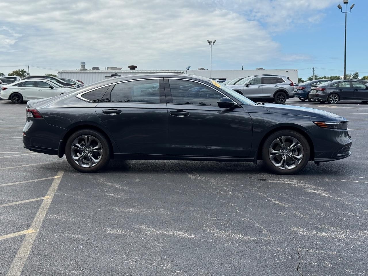 Honda Accord Sedan Vehicle Full-screen Gallery Image 02