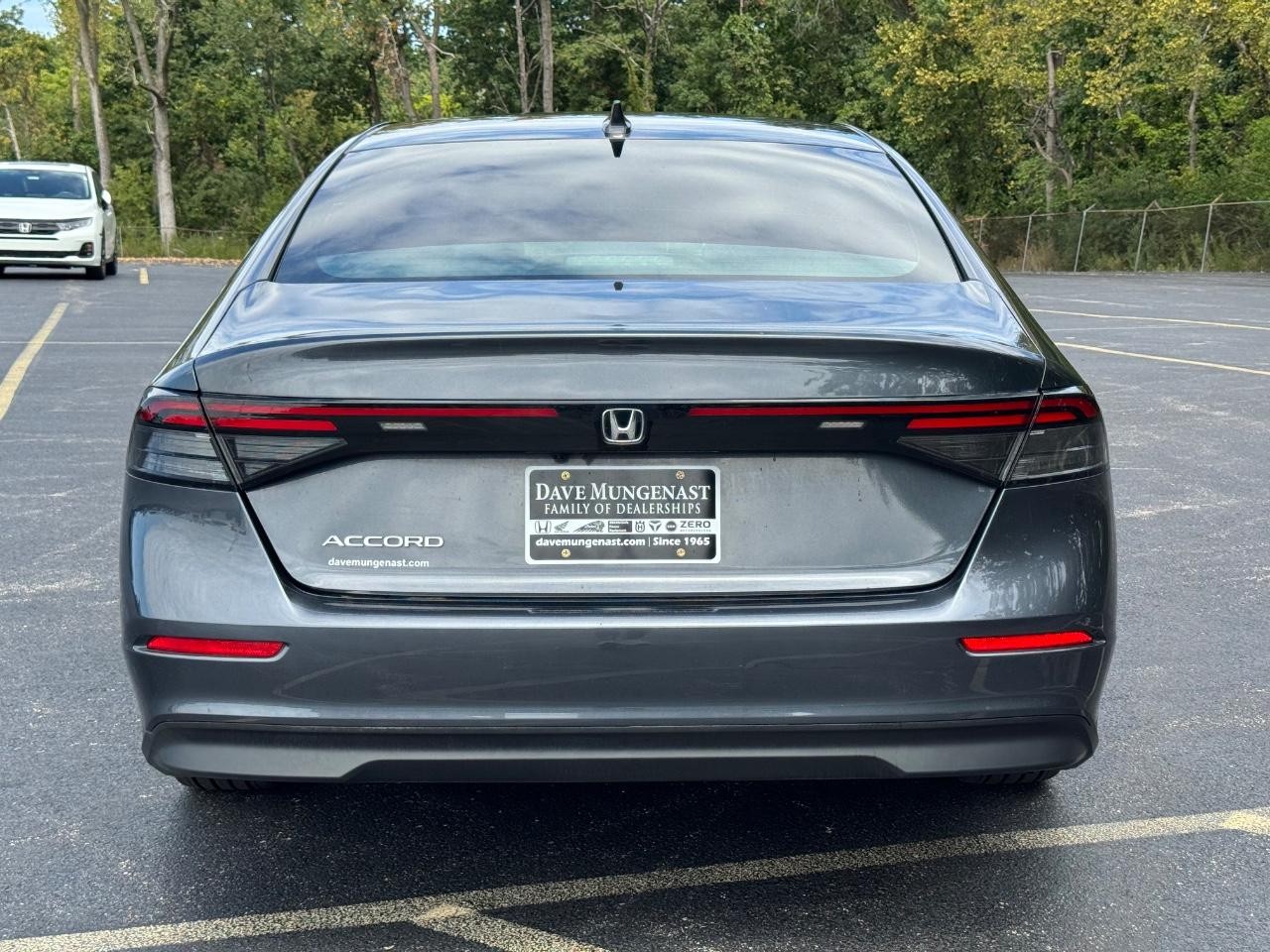 Honda Accord Sedan Vehicle Full-screen Gallery Image 05