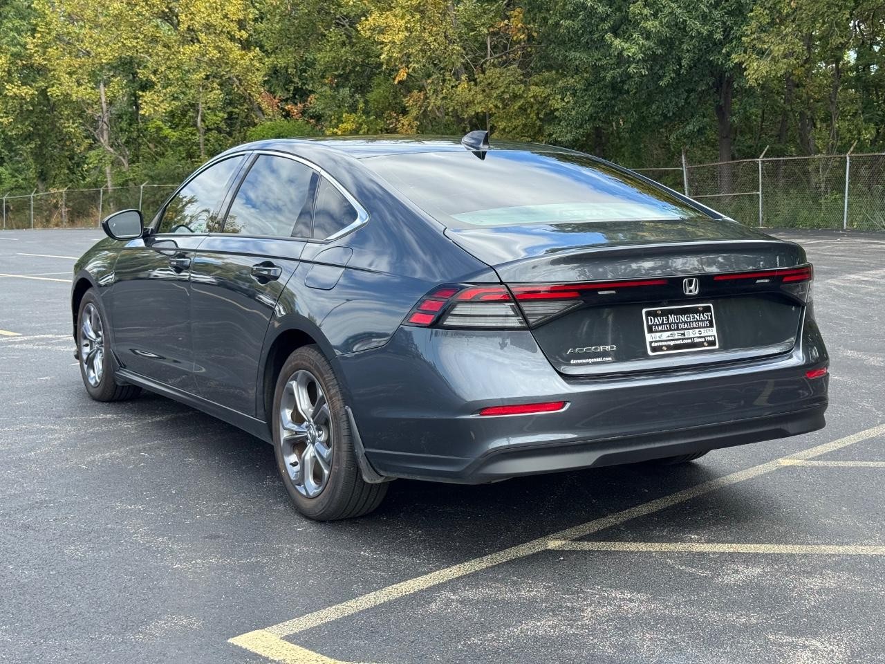 Honda Accord Sedan Vehicle Full-screen Gallery Image 06