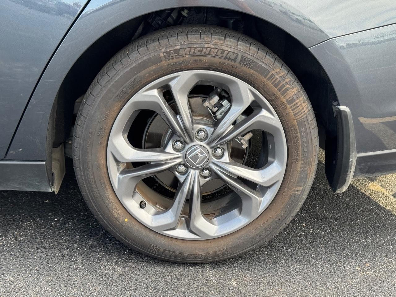 Honda Accord Sedan Vehicle Full-screen Gallery Image 07