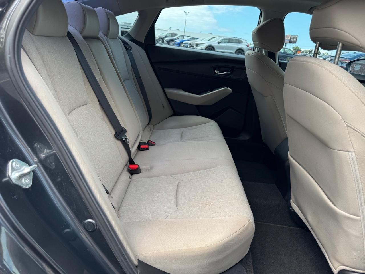 Honda Accord Sedan Vehicle Full-screen Gallery Image 10