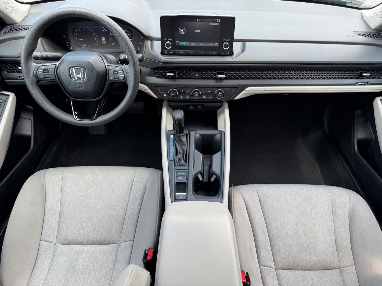 Honda Accord Sedan Vehicle Full-screen Gallery Image 11