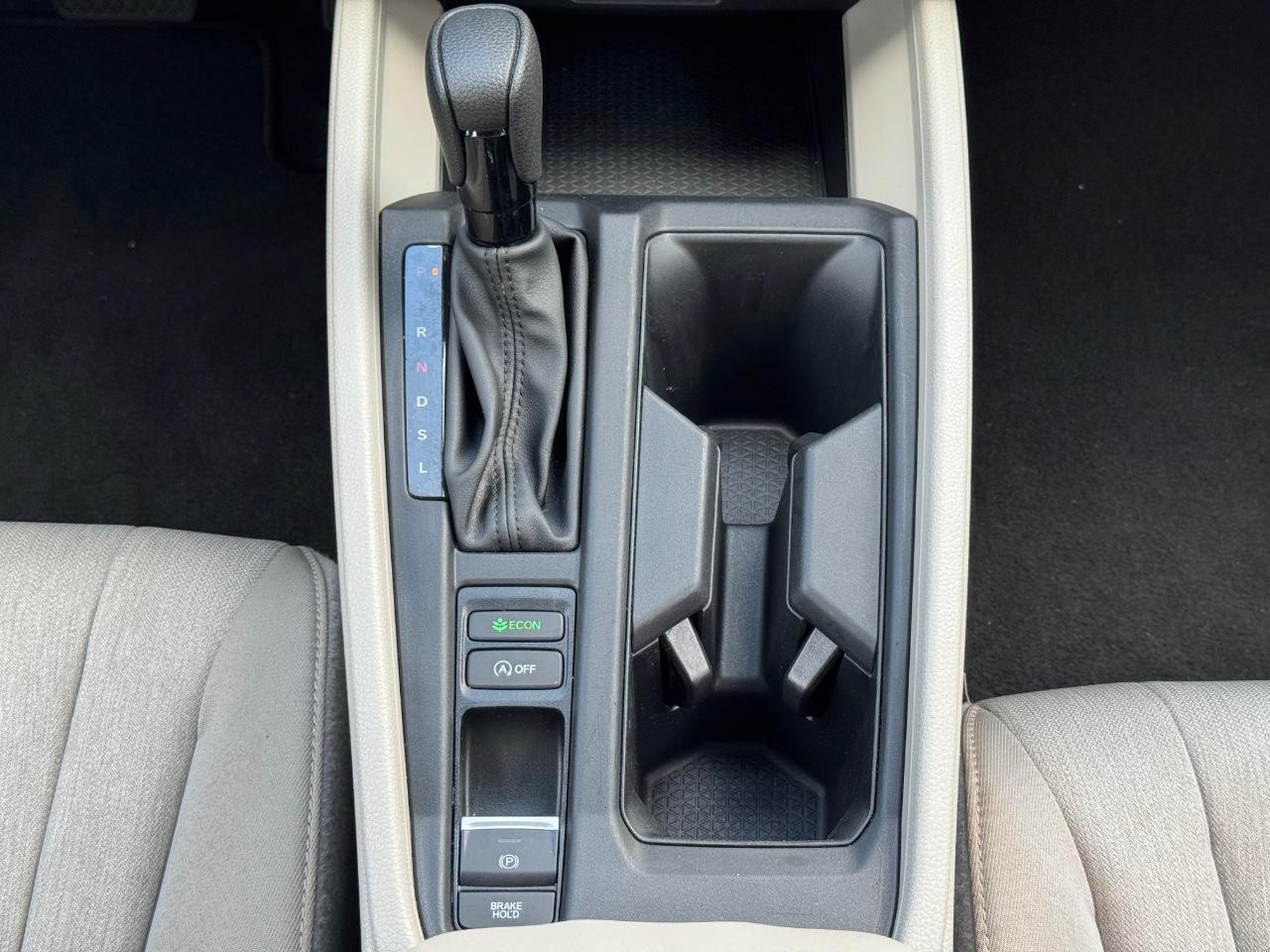 Honda Accord Sedan Vehicle Full-screen Gallery Image 15