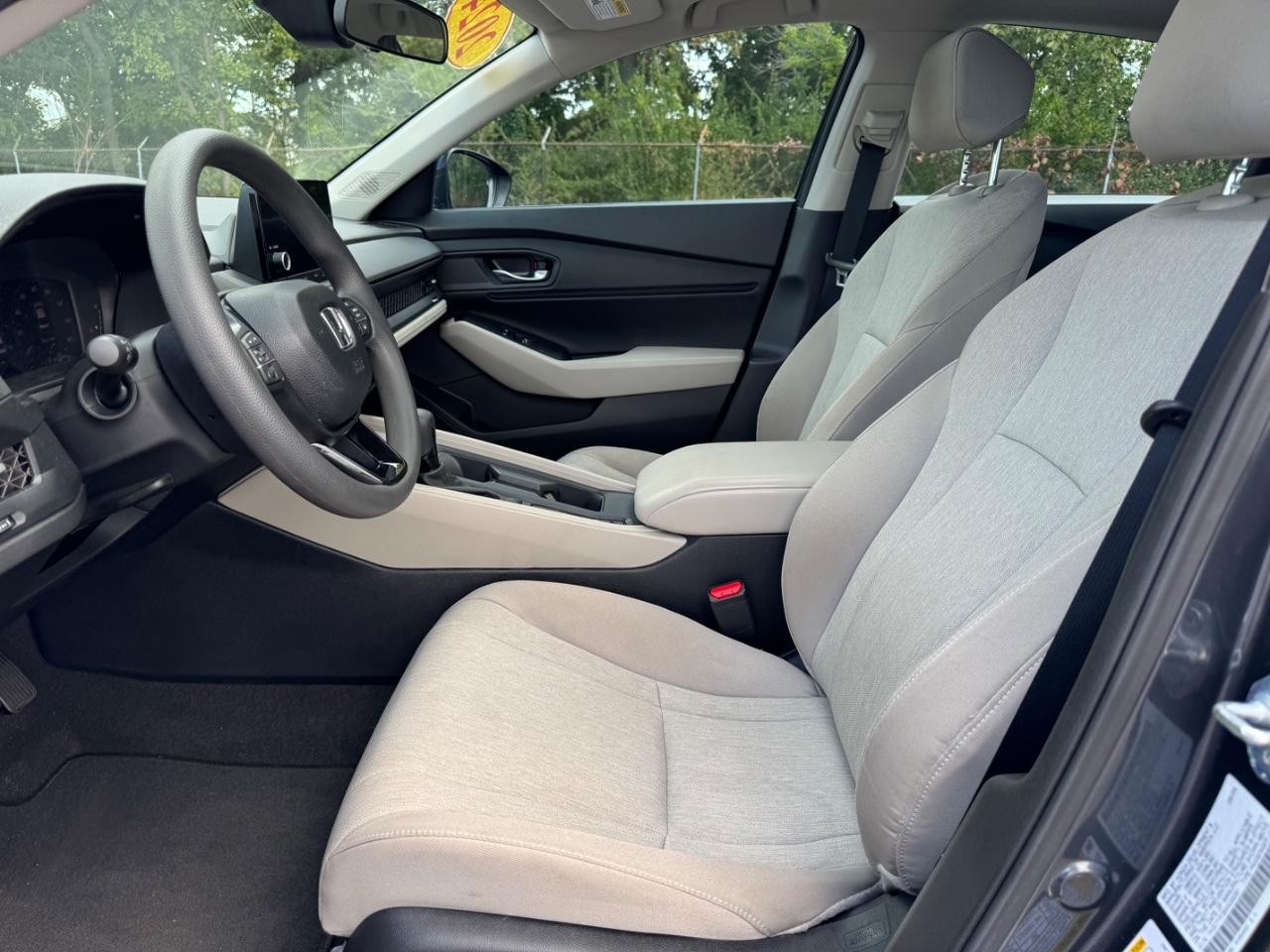 Honda Accord Sedan Vehicle Full-screen Gallery Image 17