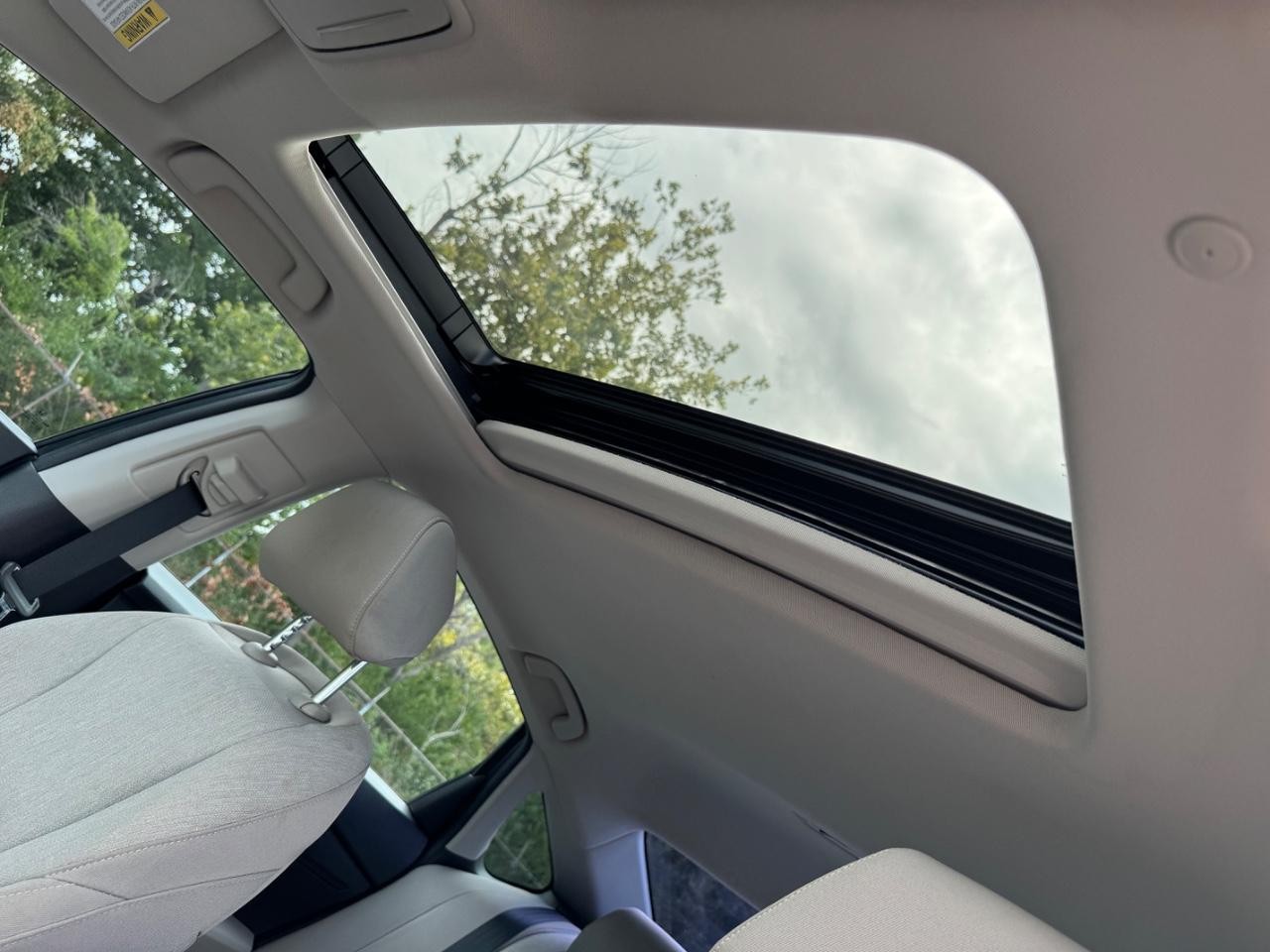 Honda Accord Sedan Vehicle Full-screen Gallery Image 18