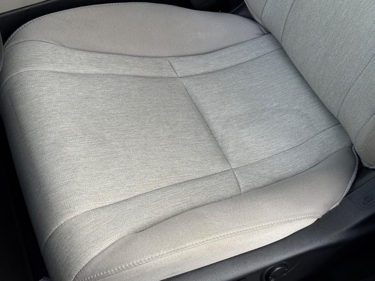 Honda Accord Sedan Vehicle Full-screen Gallery Image 24