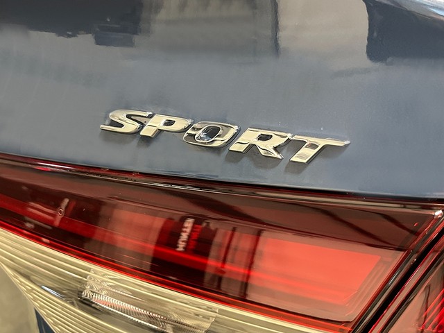 Honda Civic Sedan Hybrid Vehicle Full-screen Gallery Image 06