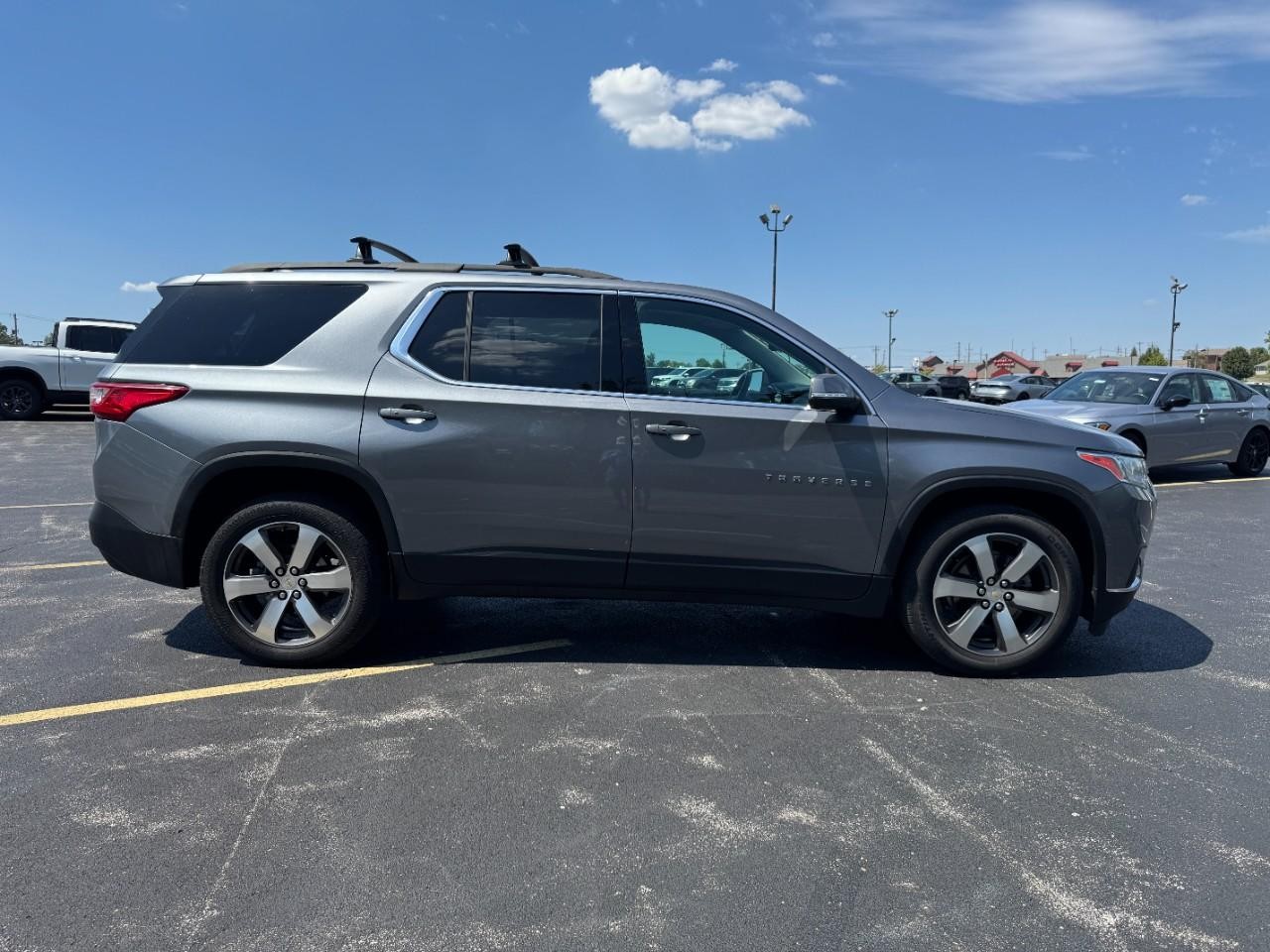 Chevrolet Traverse Vehicle Full-screen Gallery Image 02