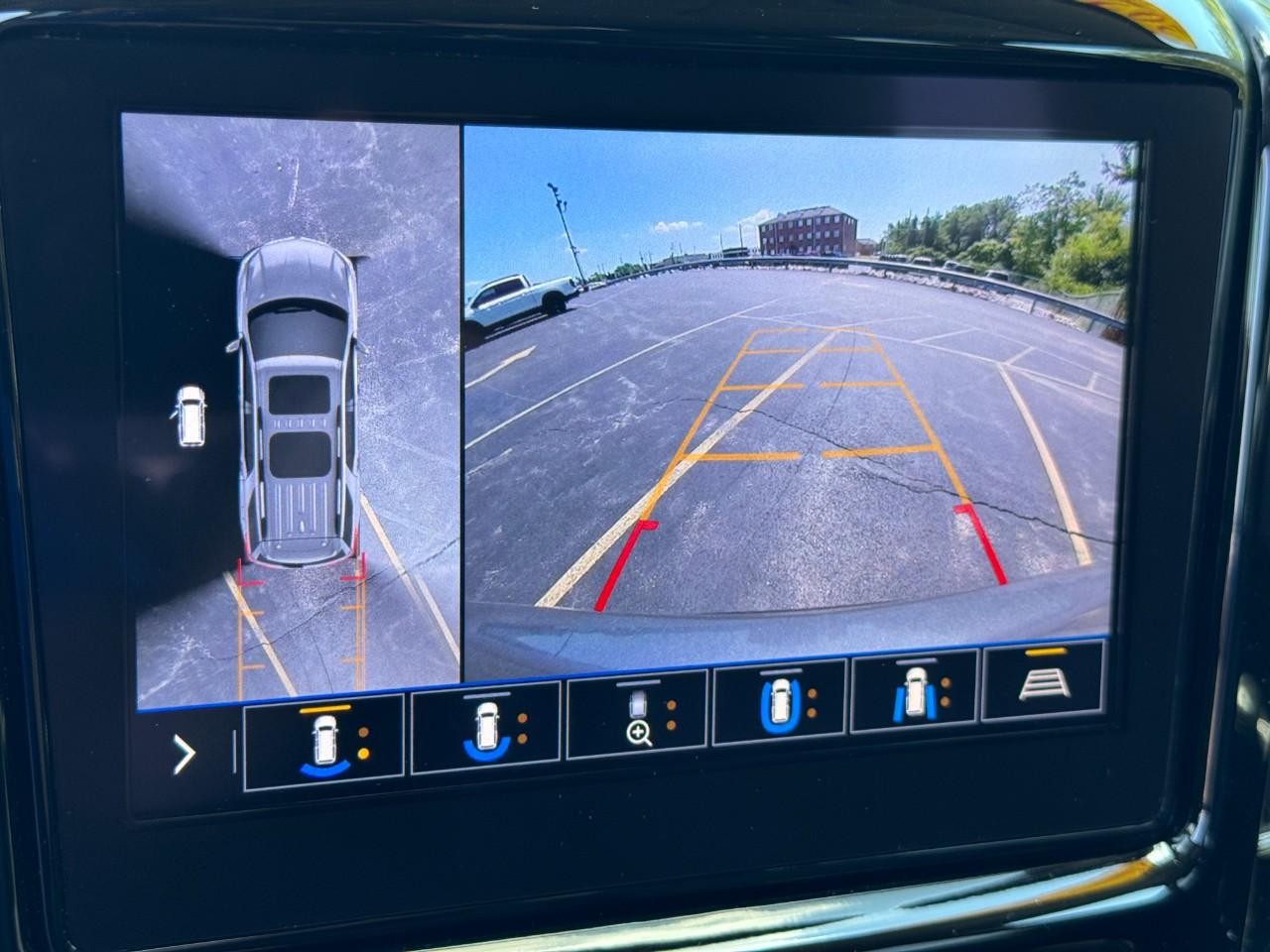 Chevrolet Traverse Vehicle Full-screen Gallery Image 22