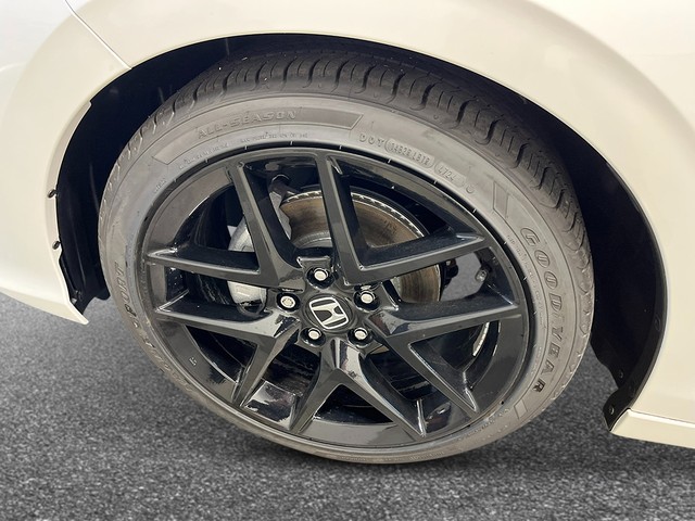 Honda Civic Hatchback Vehicle Full-screen Gallery Image 11