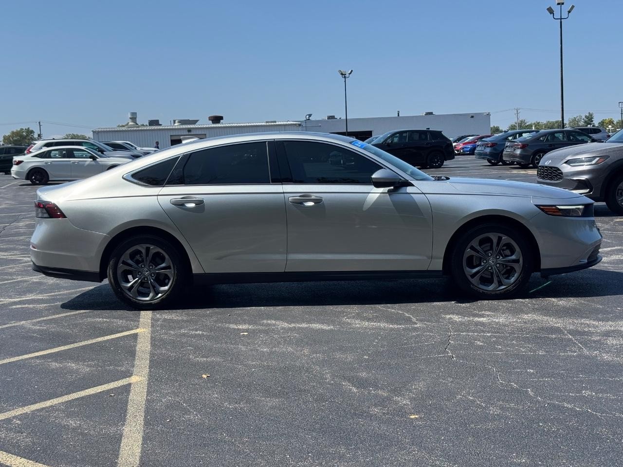 Honda Accord Sedan Vehicle Full-screen Gallery Image 02