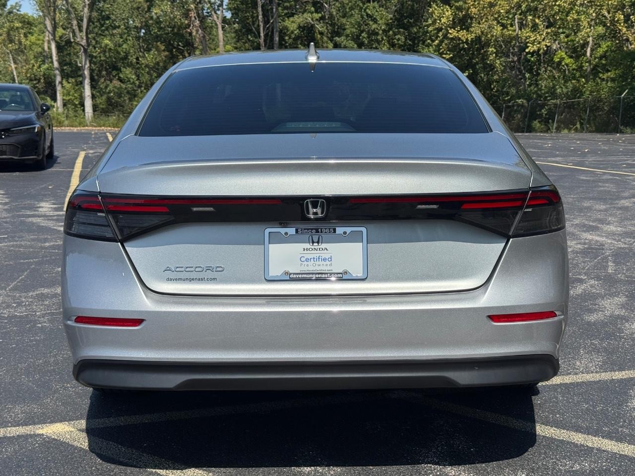 Honda Accord Sedan Vehicle Full-screen Gallery Image 05