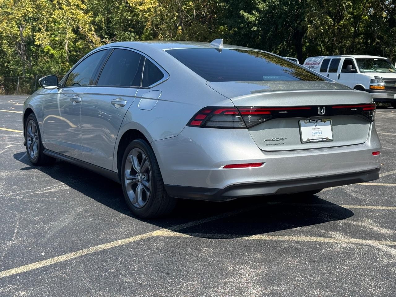 Honda Accord Sedan Vehicle Full-screen Gallery Image 06