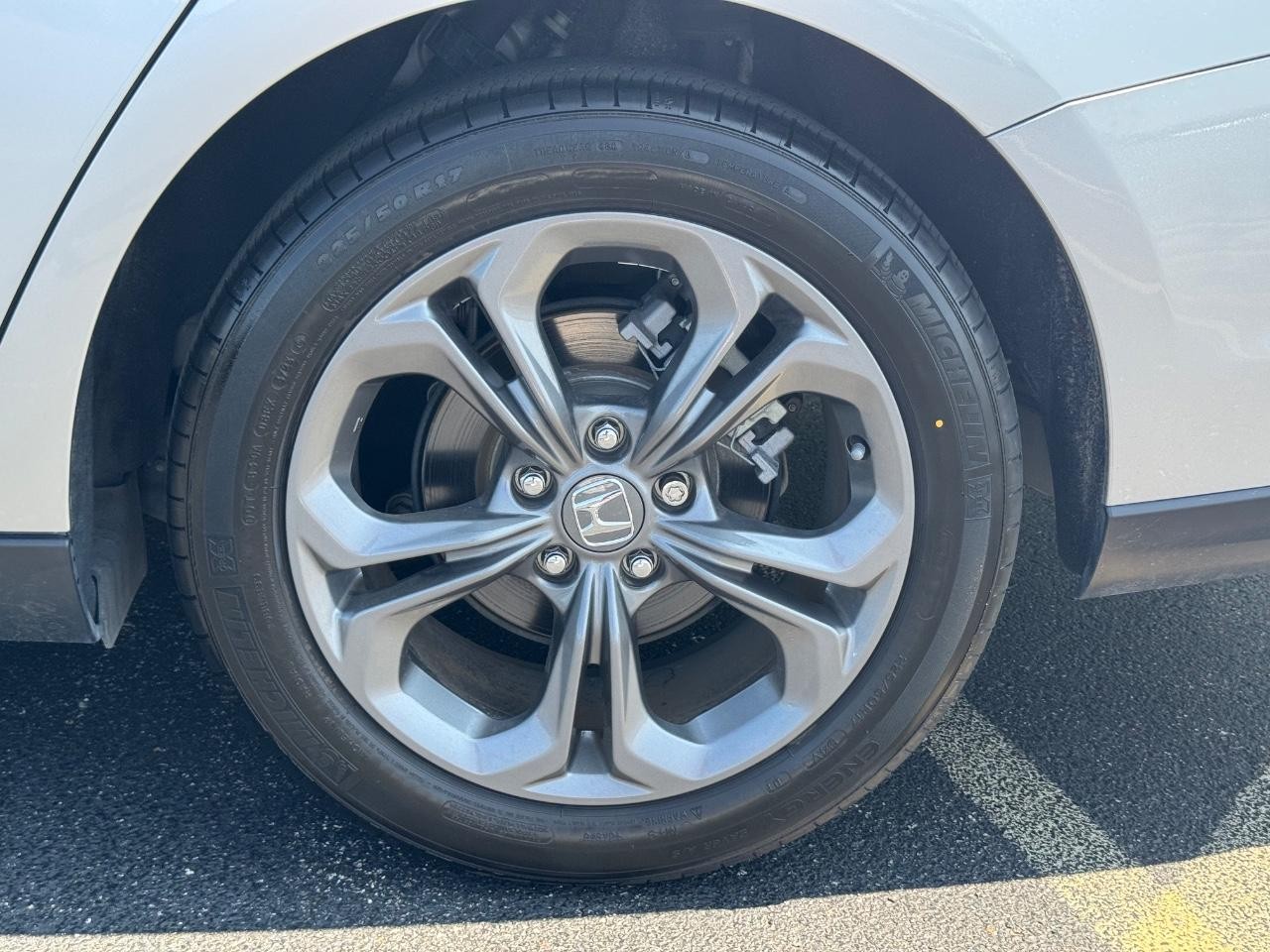 Honda Accord Sedan Vehicle Full-screen Gallery Image 07