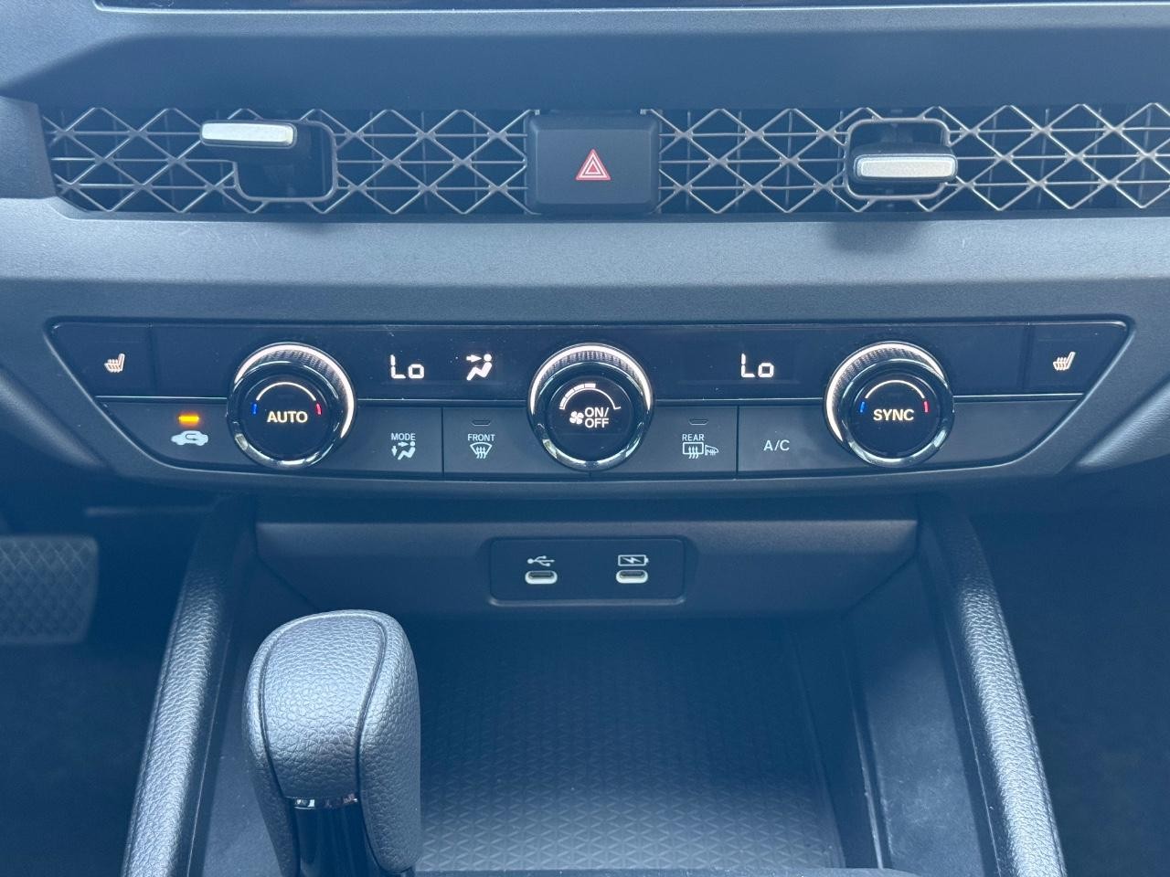 Honda Accord Sedan Vehicle Full-screen Gallery Image 14