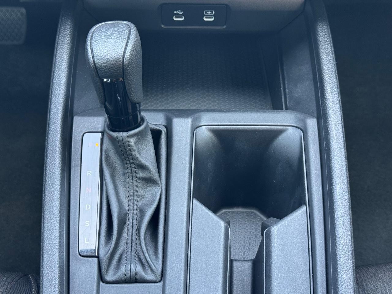 Honda Accord Sedan Vehicle Full-screen Gallery Image 15