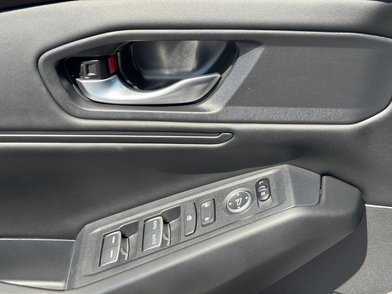 Honda Accord Sedan Vehicle Full-screen Gallery Image 24