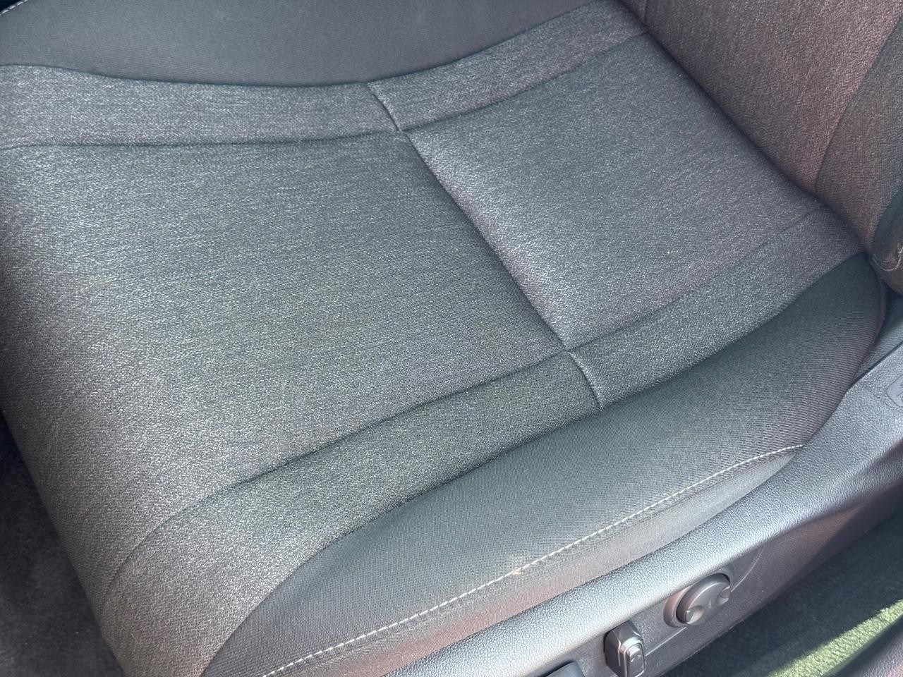 Honda Accord Sedan Vehicle Full-screen Gallery Image 25