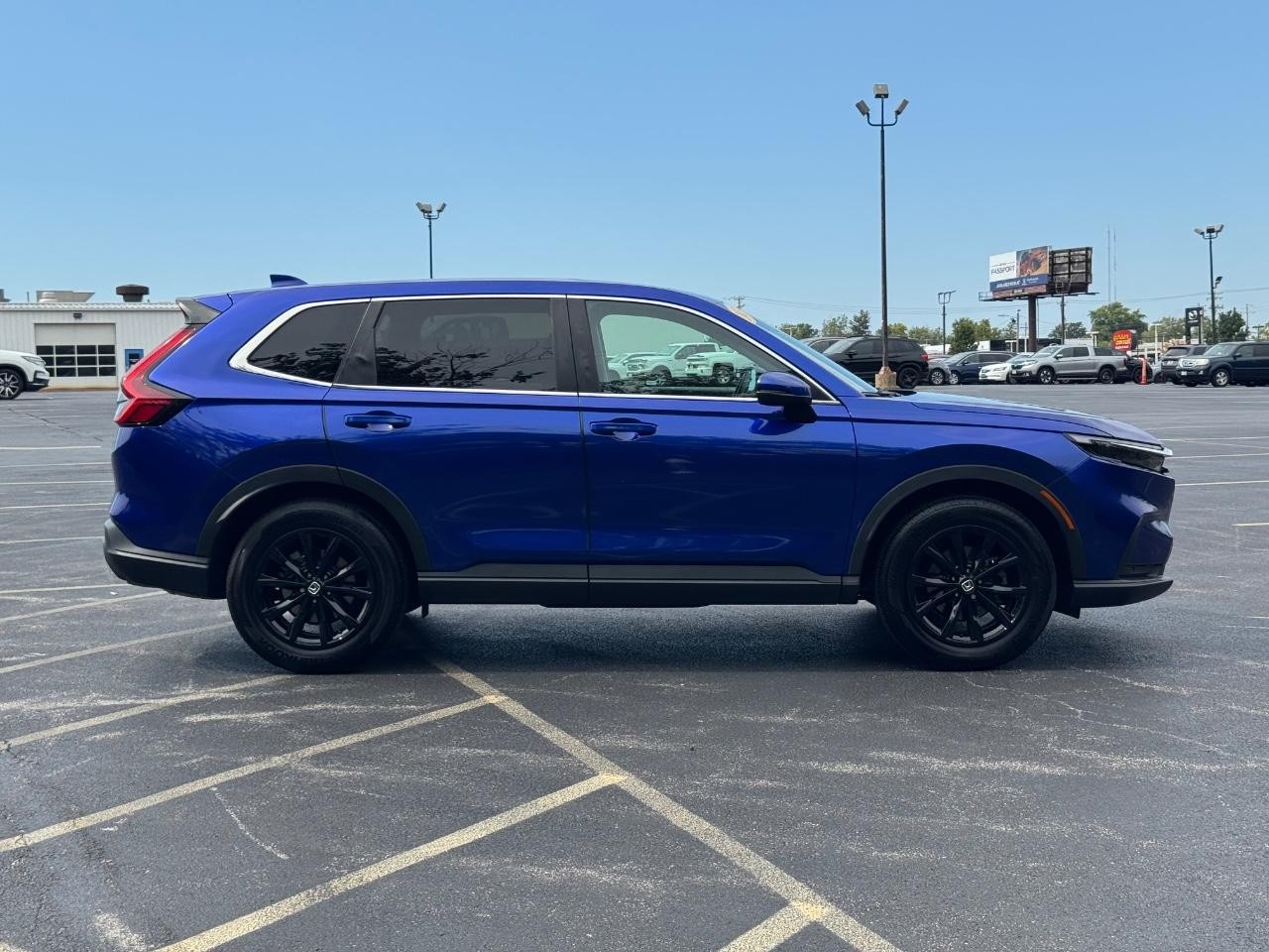 Honda CR-V Vehicle Full-screen Gallery Image 02