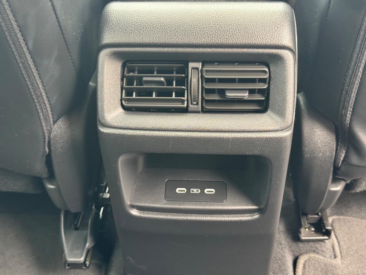 Honda CR-V Vehicle Full-screen Gallery Image 16