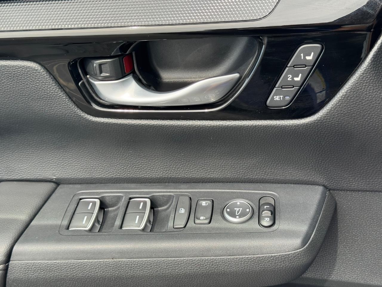 Honda CR-V Vehicle Full-screen Gallery Image 25