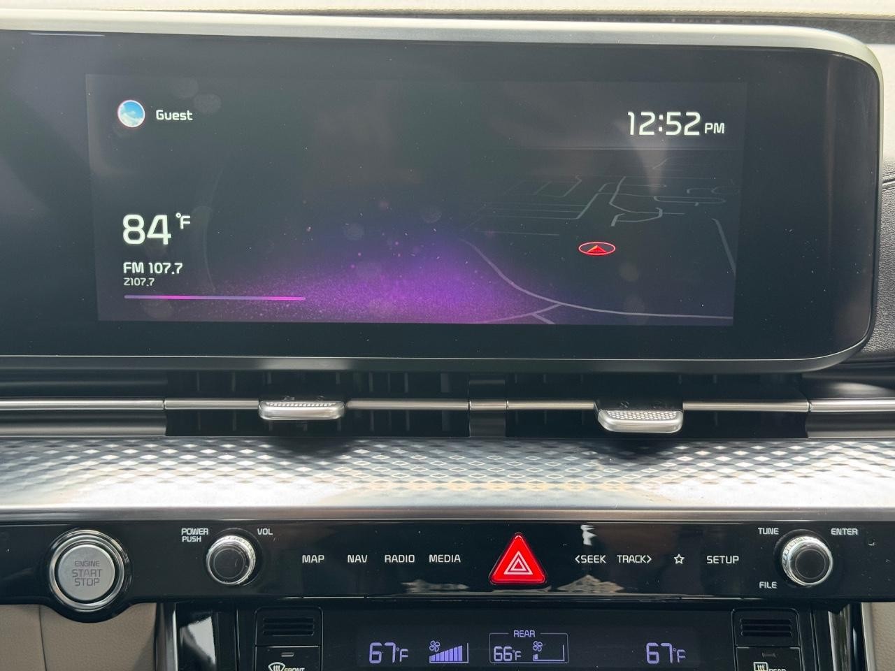 Kia Carnival Vehicle Full-screen Gallery Image 14