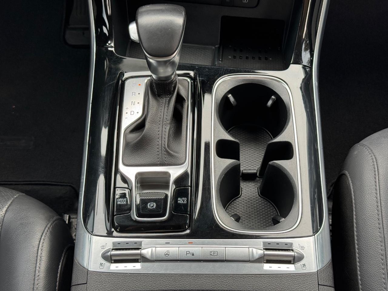 Kia Carnival Vehicle Full-screen Gallery Image 16