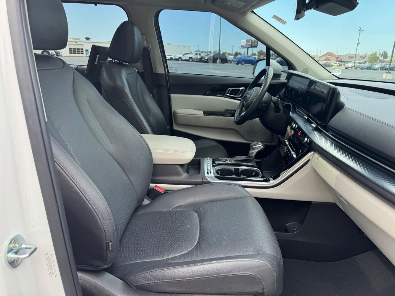 Kia Carnival Vehicle Full-screen Gallery Image 19