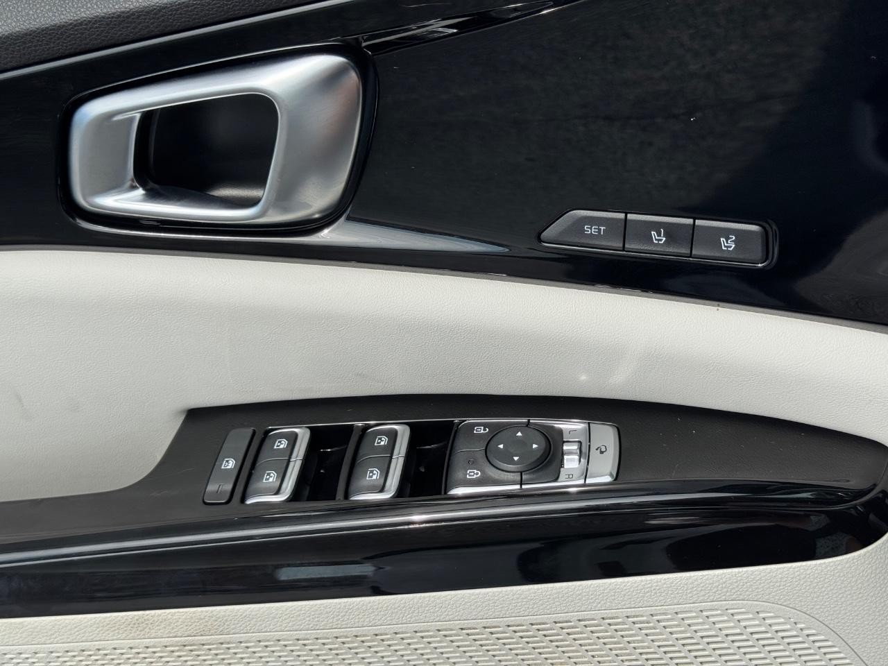 Kia Carnival Vehicle Full-screen Gallery Image 28